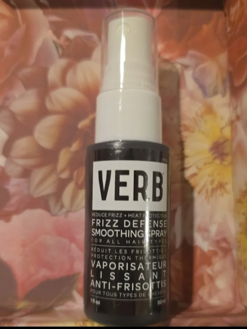 VERB FRIZZ DEFENSE SMOOTHING SPRAY WITH HEAT PROTECTION.